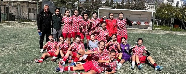 konakin kizlari grup liderligini birakmadi