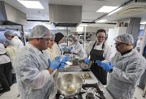 konakin temiz kalpli seflerinden down sendromuna tatli farkindalik