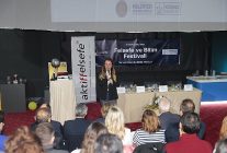 konakta felsefe ve bilim festivaline yogun ilgi