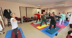 konaktan ileri yasa saglikli mola yoga kursuyla zinde kaliyorlar