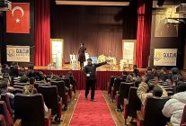 kutuphaneler haftasinda ogrencilere tiyatro keyfi