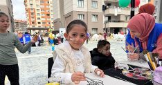 liman gonulluler platformu filistinli cocuklarla bayram sevincini paylasti