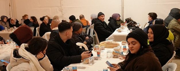 maltepeliler iftar sofrasinda oruclarini acti