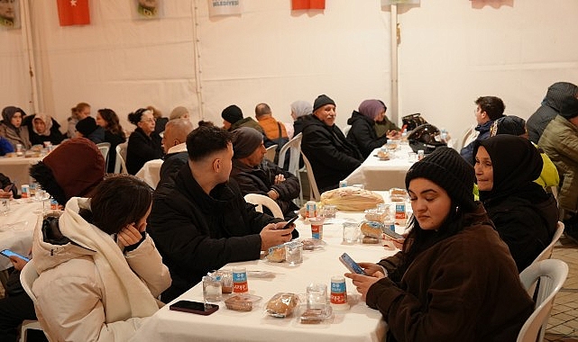 maltepeliler iftar sofrasinda oruclarini acti