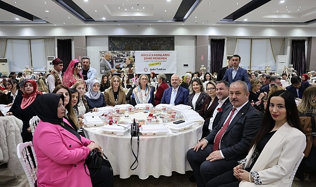 Menemen'de 8 Mart coşkusu yaşandı 1 menemende 8 mart coskusu yasandi