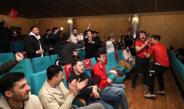 milli mac heyecani osmangazide dev ekranda yasandi