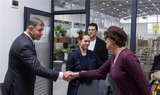 Minguzzi ailesinden Başkan Tugay’a ziyaret 1 minguzzi ailesinden baskan tugaya ziyaret