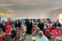 moritanyada turkoloji okuyan afrikali ogrenciler uclg baskani altayi coskuyla karsiladi