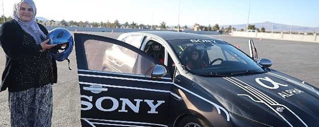 nevsehirde salvarini giyip gelen kadinlara ozel slalom surusu