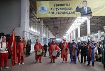 nevsehirliler mehter marslariyla pazar alisverisi yaptilar