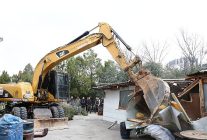 niluferde kacak barakalar yikildi