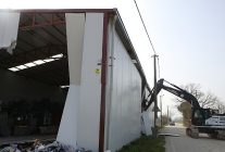 niluferde tarim alanindaki 900 metrekarelik kacak yapi yikildi