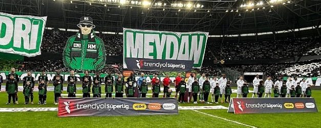 o cocuklar macta yerlerini aldi