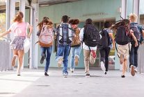 okullar tatilde cocuklar sohbette