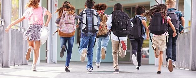 okullar tatilde cocuklar sohbette