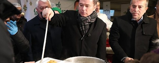 osmangazi belediyesinin iftar sofrasinda yuzlerce kisi bir araya geldi