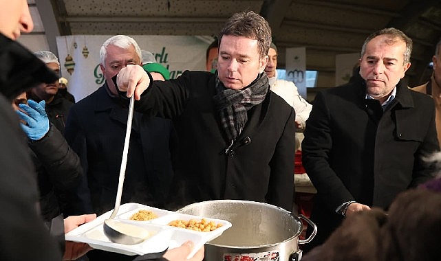 osmangazi belediyesinin iftar sofrasinda yuzlerce kisi bir araya geldi