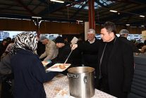 osmangazide gonul sofrasi hamitler mahallesinde kuruldu