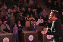 rasim baskandan nevsehirli cocuklara bayram hediyesi