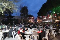 seferihisarin kalbinde bin kisilik iftar sofrasi kuruldu