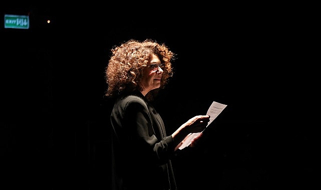 sehir tiyatrolari sahnelerinde kadinlarin sesi yukseldi