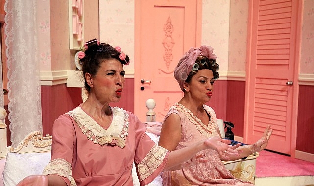 sehrin tiyatrosu yatak odasi komedisi oyunuyla gungorende