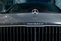 the art of arrival felsefesiyle maybach merakla beklenen the devil wears prada 2 filmine ikonik bir giris yapiyor