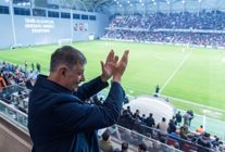 turk futbolunun efsanesinden baskan tugaya karsiyaka stadi tesekkuru