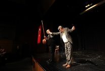 velinin oglu orhan kucukcekmecede seyirciyle bulustu