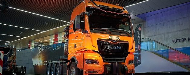 yeni aslan kral man 250 tonluk dev cekicisini tanitti