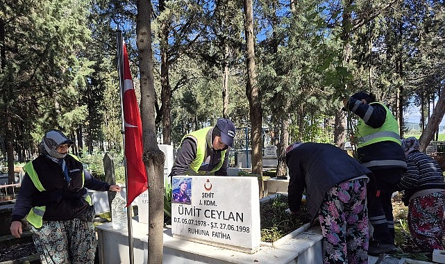 Yoğun Yağışların Ardından Şehitliklerde Hummalı Çalışma 1 yogun yagislarin ardindan sehitliklerde hummali calisma