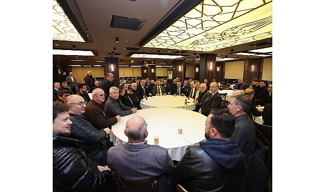 Ziraatçılar, Başkan Büyükakın’ı çay içmeden bırakmadı 1 ziraatcilar baskan buyukakini cay icmeden birakmadi