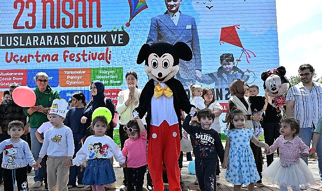 23 nisan cocuk ve ucurtma festivali bayram coskusuyla yasaniyor