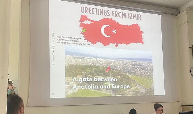 23 nisan coskusu avrupaya tasti izmirli ogrencilerden anlamli kutlama