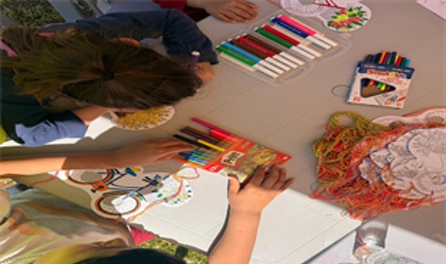 23 nisan coskusu gezici sahne ile ilcelere tasindi