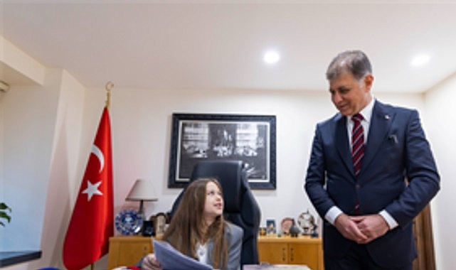 23 nisanda baskanlik koltugu cocuklarin