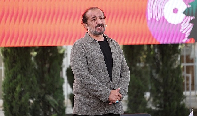 alacati ot festivalinde yogun cumartesi soylesiler gastronomi ve buyuk ilgi