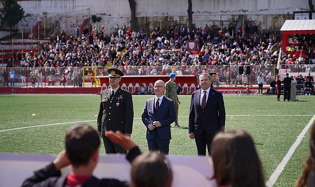 ayvalikta 23 nisan coskusu