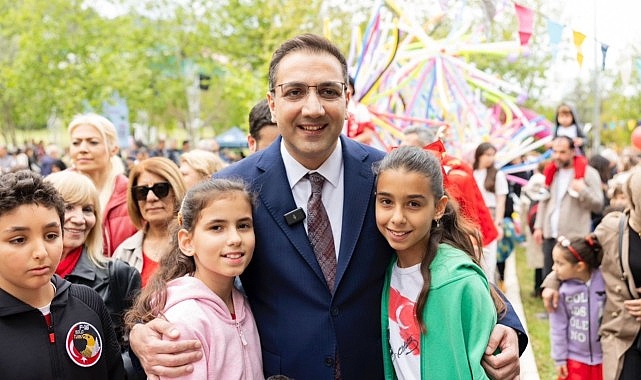 balcovada 23 nisan coskusu zirveye ulasti meydanlar cocuklarin nesesiyle doldu