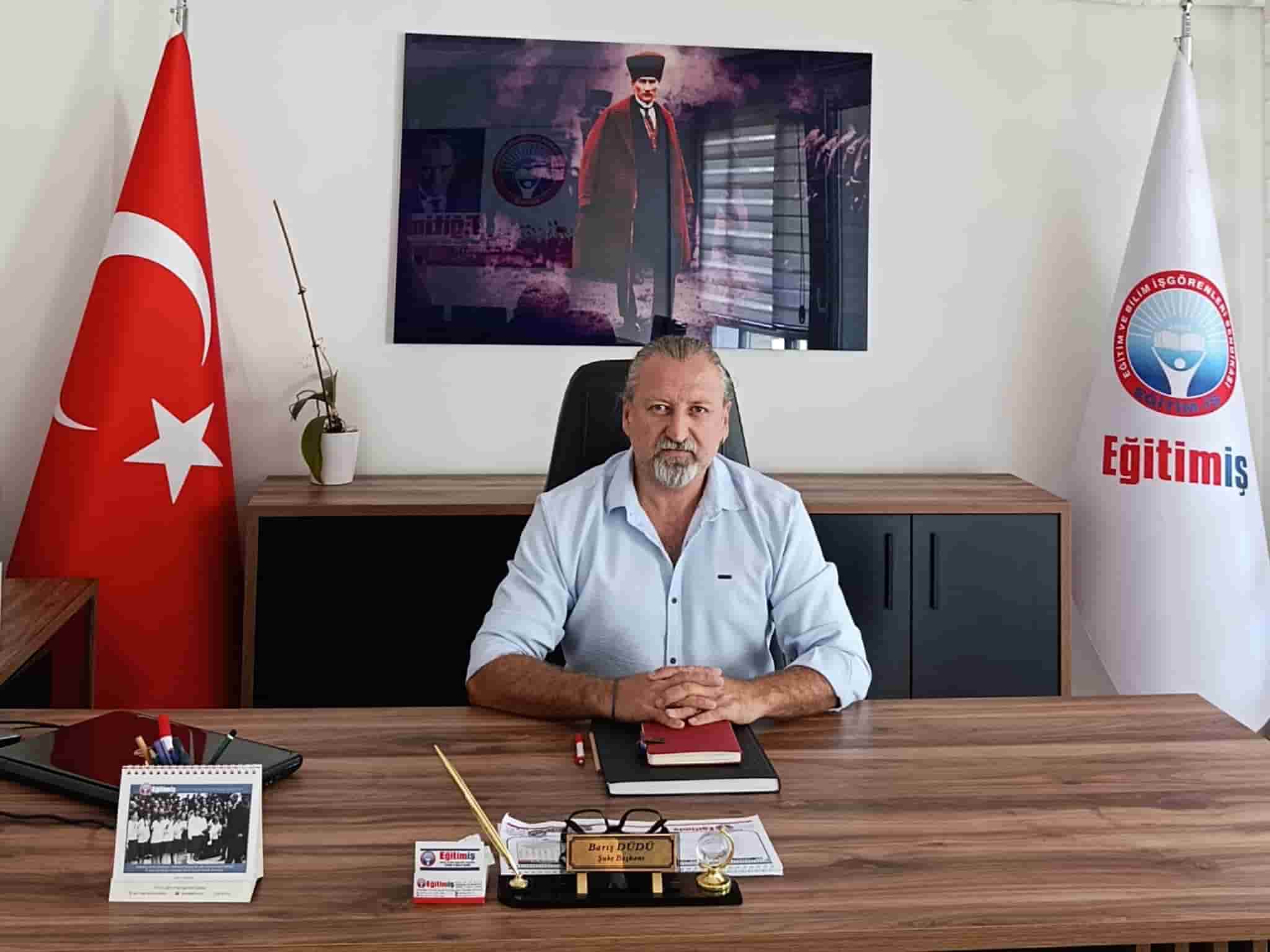 Bayrak, İstiklal ve Atatürk: Sembol ile İlkenin Ayrılmazlığı 1 baris dudu