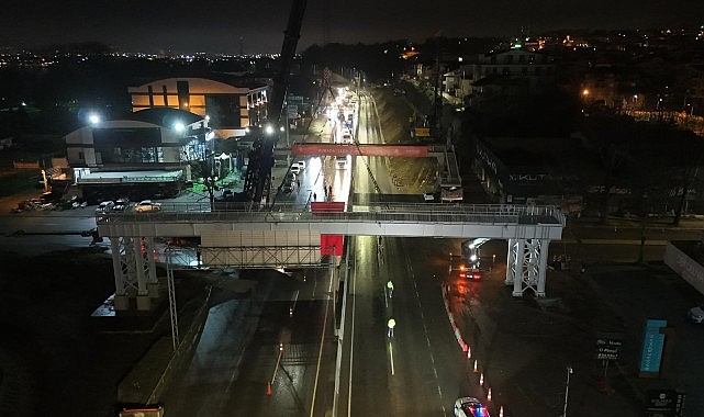 Başiskele Kavşağı’nda ‘78 tonluk’ gece mesaisi 1 basiskele kavsaginda 78 tonluk gece mesaisi