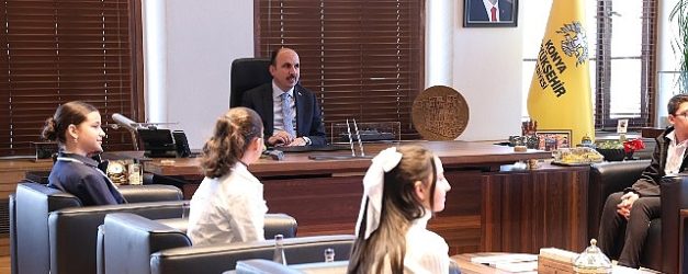 baskan altay cocuk meclisi ve genclik meclisi uyeleriyle bulustu