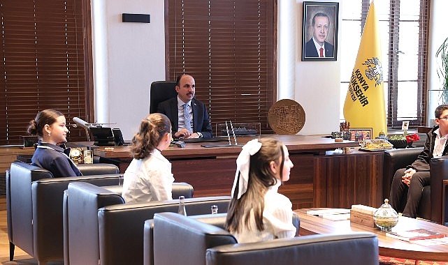 baskan altay cocuk meclisi ve genclik meclisi uyeleriyle bulustu