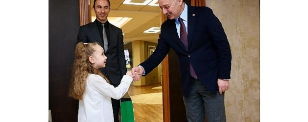 baskan buyukakin koltugu cocuklara birakti