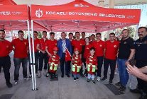 baskan buyukakina cocuklardan sevgi seli