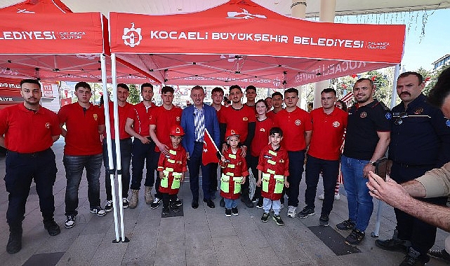 baskan buyukakina cocuklardan sevgi seli