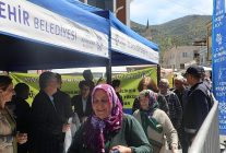 baskan cercioglu ata tohumlarindan yetistirilen binlerce fideyi karacasu ve kocarlida vatandaslarla bulusturdu