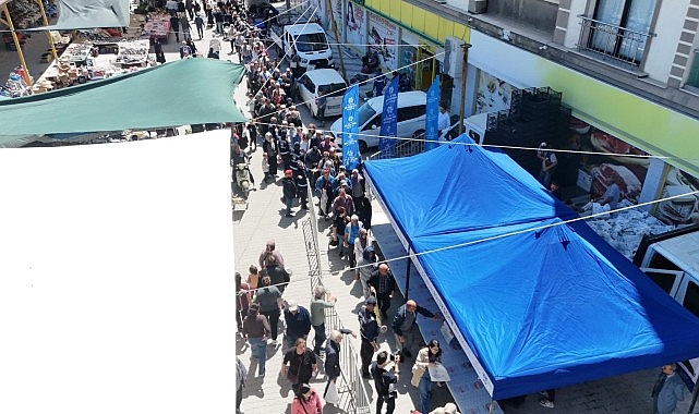 baskan cercioglu binlerce fideyi sokede vatandaslar ile bulusturdu