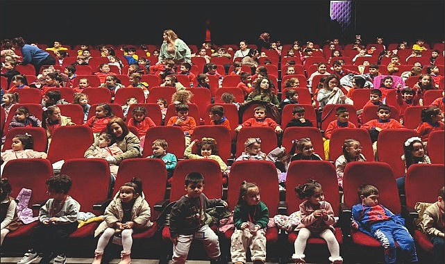 baskan cercioglu minik sanatseverleri tiyatro ile bulusturdu