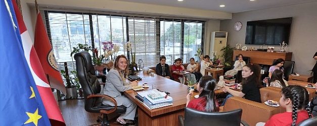 baskan mutlu makamini cocuklara devretti